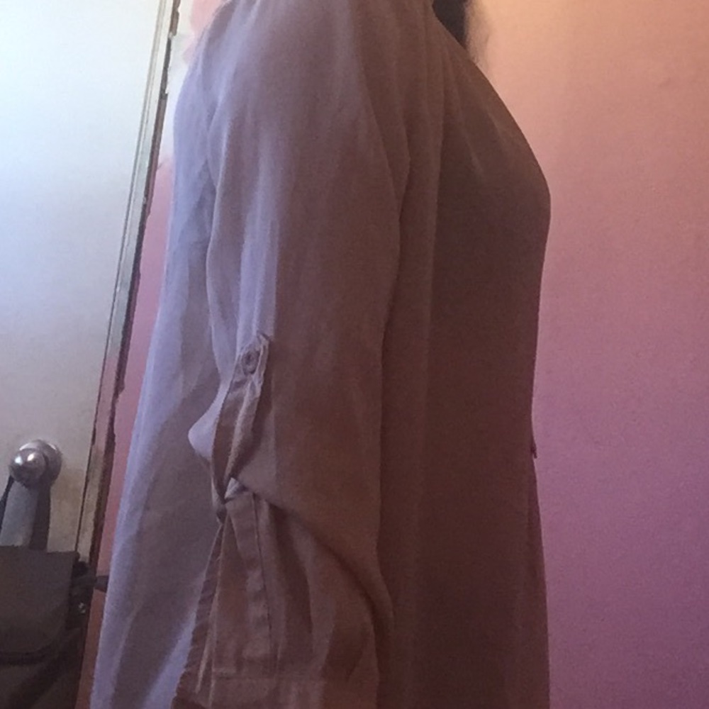 A blouse - Picture 2 of 3